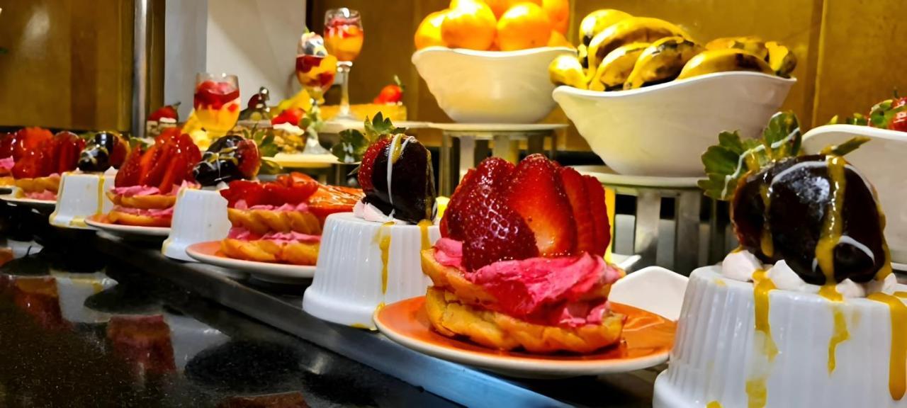 Retac Qunay Dahab Resort & Spa Bagian luar foto A dessert buffet