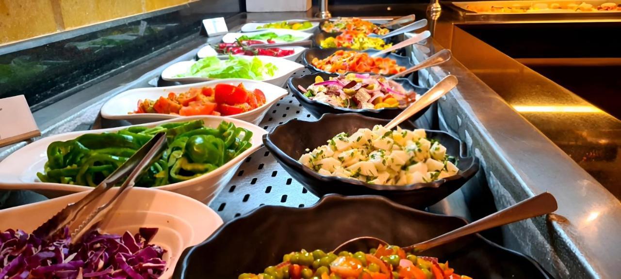 Retac Qunay Dahab Resort & Spa Bagian luar foto A salad bar