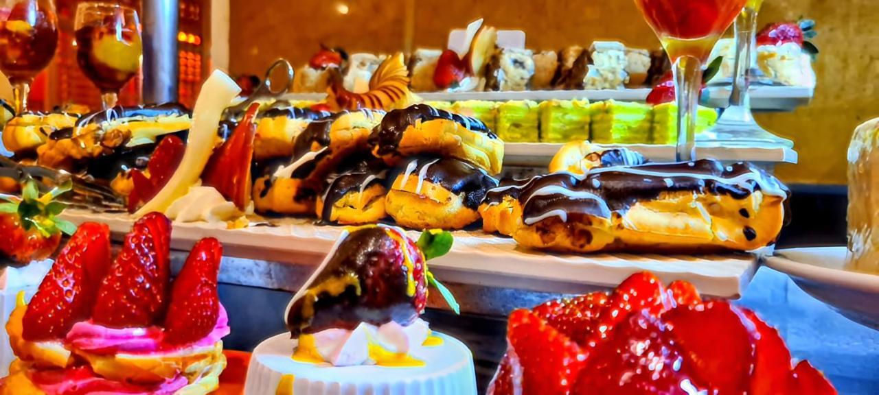 Retac Qunay Dahab Resort & Spa Bagian luar foto A dessert buffet