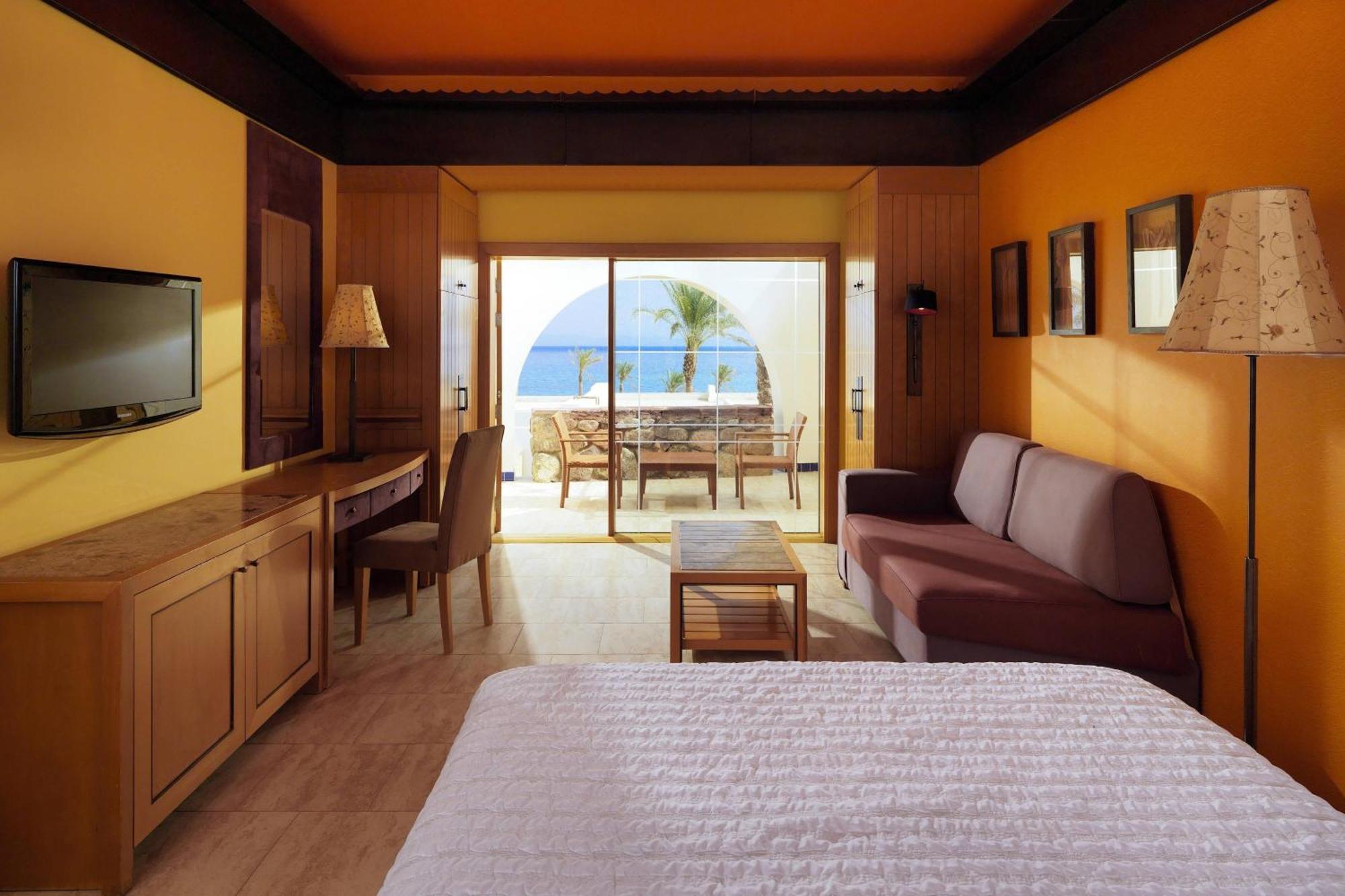 Retac Qunay Dahab Resort & Spa Bagian luar foto A room at the hotel